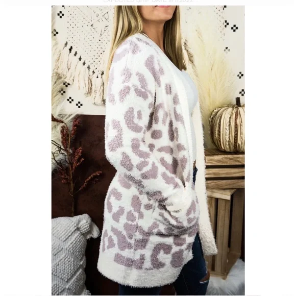 New. Winter Haven Tan Leopard Cardigan - Picture 2 of 2